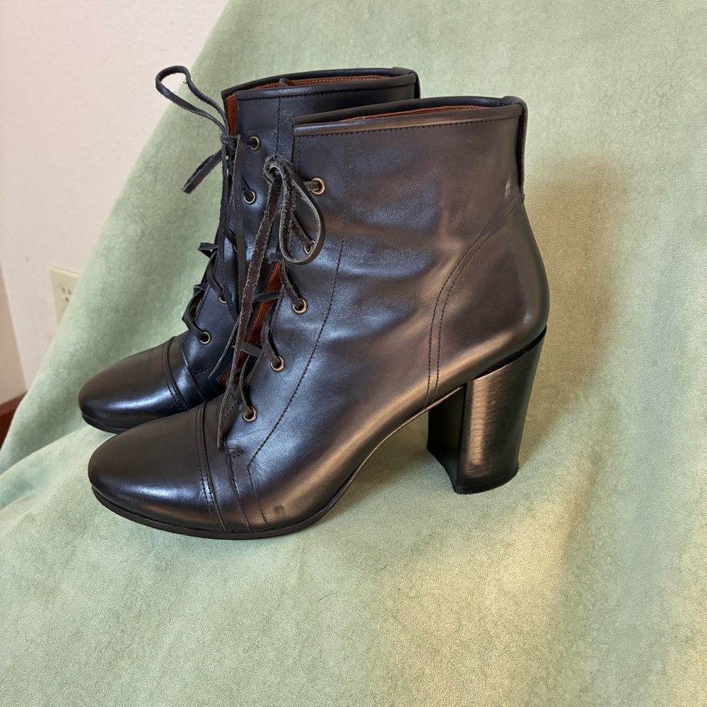 Michel Vivien | Vero Cuoio | Italy | black | 3.5” heel | leather | 8 lace up